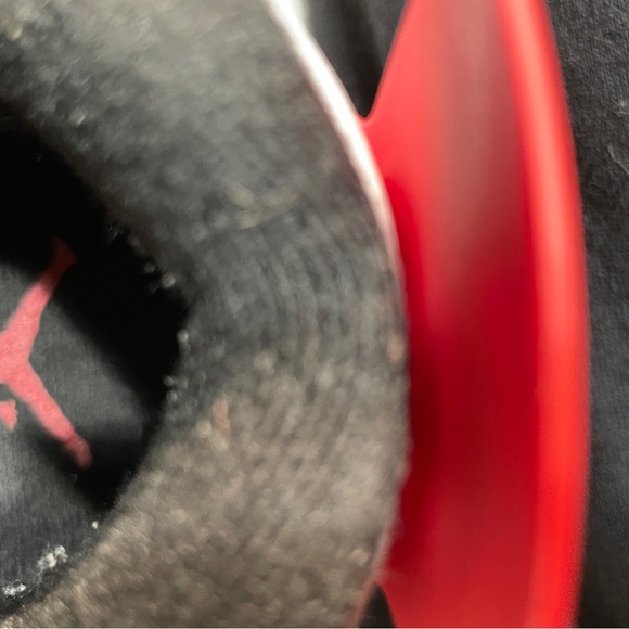 Selling Jordan 4’s red white black - Picture 5 of 7